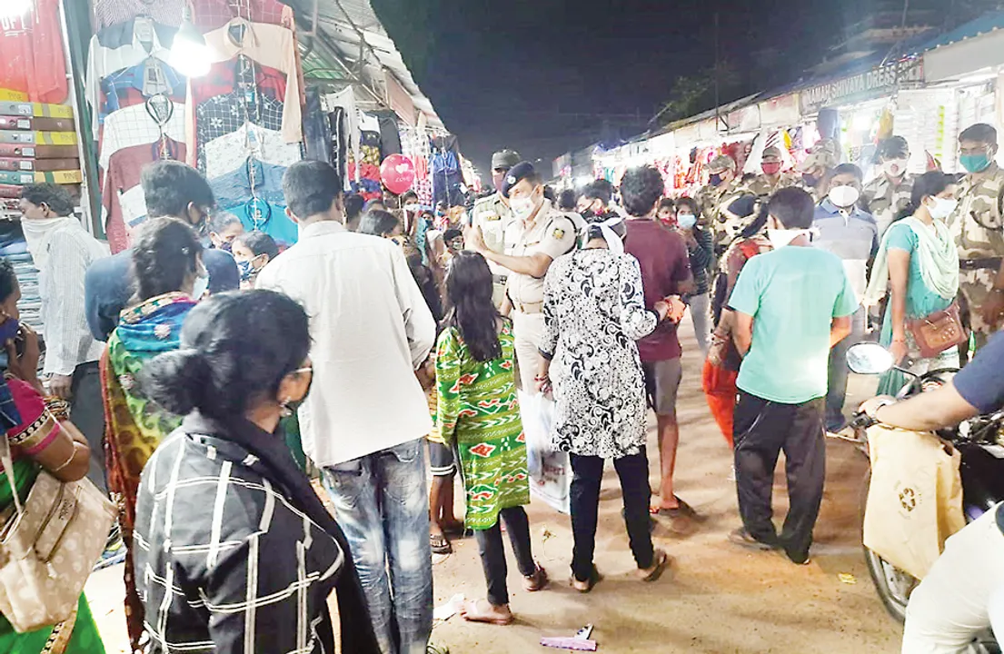  ମାର୍କେଟ ବିଲ୍‌ଡିିଂ ସମେତ ବିଭିନ୍ନ ସ୍ଥାନରେ ଚଢ଼ଉ, ଅମାନିଆଙ୍କଠାରୁ ଜରିମାନା, ଦୁଇ ଦୋକାନ ସିଲ୍‌