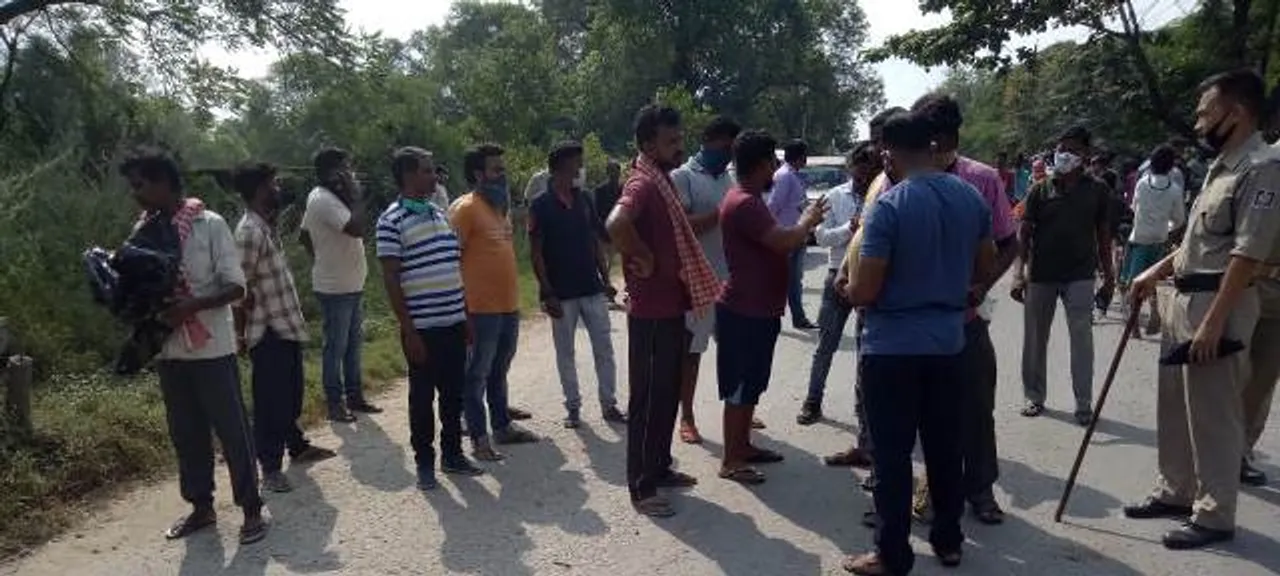  ଟ୍ରକ୍ ଧକ୍କାରେ ବିଏସଏଲ୍ କର୍ମଚାରୀଙ୍କ ମୃତ୍ୟୁ, କ୍ଷତିପୂରଣ ଦାବିରେ ଶ୍ରମିକଙ୍କ ଜାତୀୟ ରାଜପଥ ଅବରୋଧ