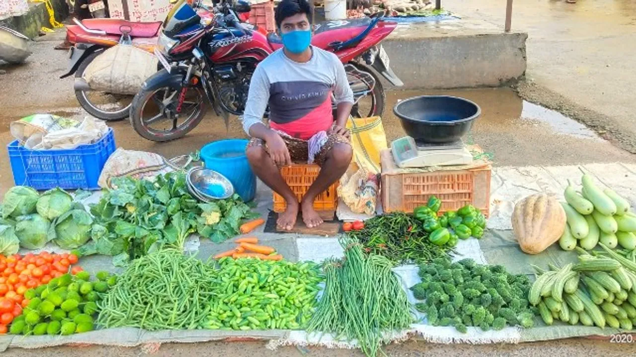  କନ୍ଦାଉଛି ପିଆଜ, ପରିବା ନା ଶୁଣିଲେ ଭୟ ଲାଗୁଛି; ହଜାରେ ଟଙ୍କାରେ ବ୍ୟାଗ ଭର୍ତ୍ତି ହେଉନି