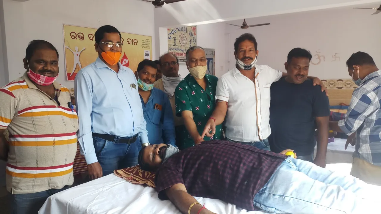  ମହାବୀର ମୋଟର୍ସ ଓ ‘ସମ୍ବାଦ-ଆମ ଓଡ଼ିଶା’ ପକ୍ଷରୁ ରକ୍ତଦାନ ଶିବିର, ୩୨ ୟୁନିଟ ରକ୍ତ ସଂଗ୍ରହ