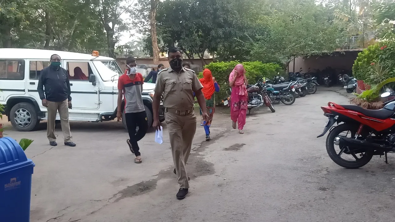  ହୋଟେଲରୁ ଟାଣି ଯୁବକକୁ ପ୍ରାଣାତ୍ମକ ଆକ୍ରମଣ, ୧୦ ଘଣ୍ଟା ପରେ ଯୁବକର ଚେତା ଫେରିଲା