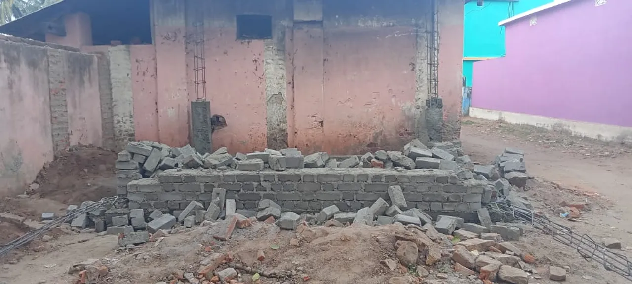  ନର୍ମାଣଧୀନ ଶୌଚାଳୟକୁ ଭାଙ୍ଗିଲେ ଦୁର୍ବୃତ୍ତ