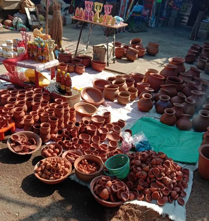  ଅନ୍ଧାରରେ କୁମ୍ଭକାର ପରିବାର: କରୋନା ପ୍ରଭାବରେ ମାନ୍ଦା ପଡିଛି ଦୀପ ବ୍ୟବସାୟ