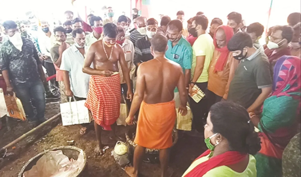  ମହାପ୍ରସାଦ ପାଇଁ କାର୍ତ୍ତିକ ଆରମ୍ଭରୁ ବିଶୃଙ୍ଖଳା; ଅସମ୍ଭାଳ ଭିଡ଼, ଠେଲାପେଲା