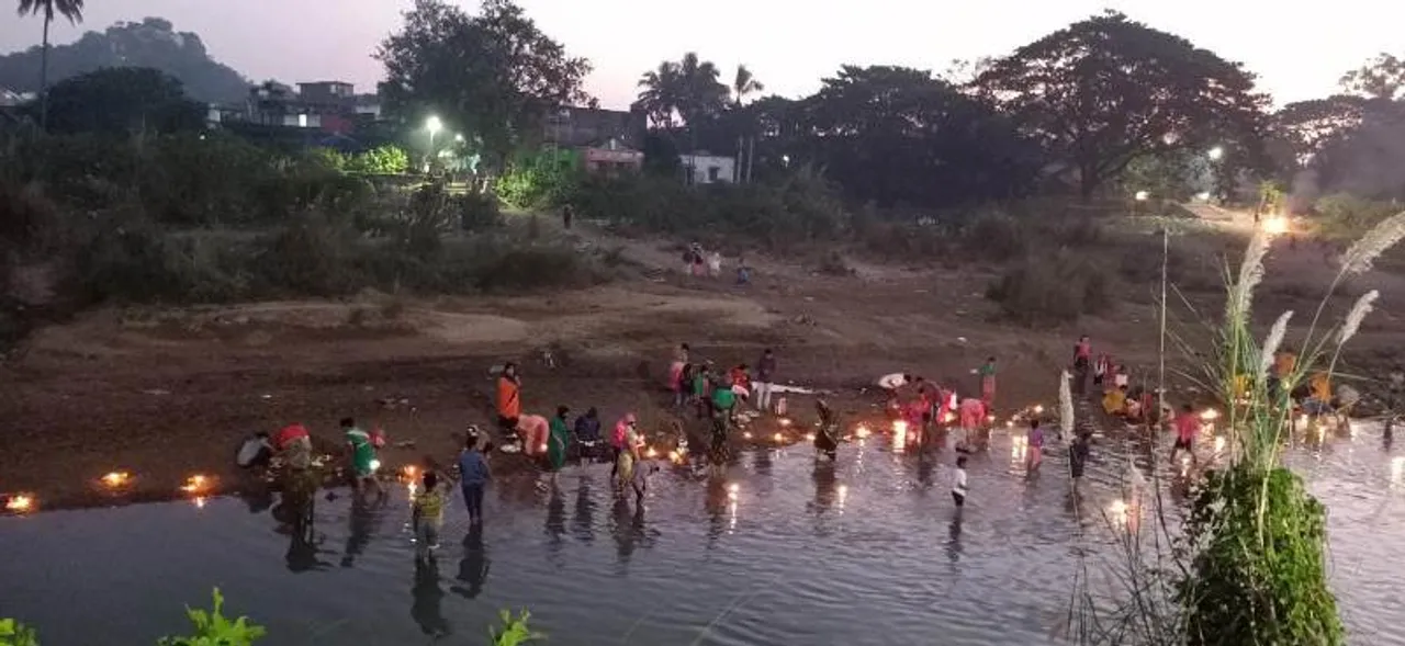  ଗାଁରେ ପାଳିଲେ କାର୍ତ୍ତିକ ପୂର୍ଣ୍ଣମୀ,ସହରର ମନ୍ଦିରରେ ତାଲା ଠୁଙ୍କିଲା ପ୍ରଶାସନ