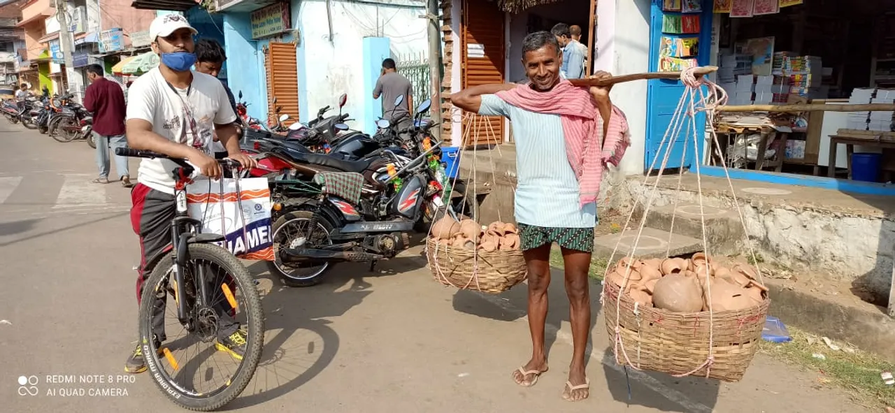  ଦୀପାବଳିରେ ନୂଆ ଆଲୋକ ଅପେକ୍ଷାରେ କୁମ୍ଭାର ପରିବାର