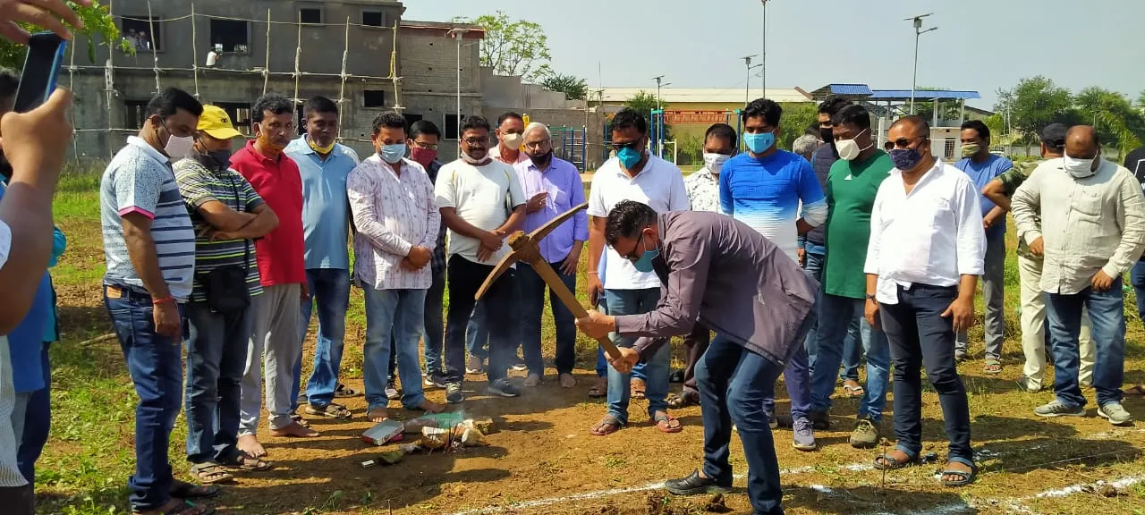  ବିଜୁ ପଟ୍ଟନାୟକ ଷ୍ଟାଡିୟମର ପିଚ ନିର୍ମାଣ ପାଇଁ ଭୂମି ପୂଜନ କଲେ ମନ୍ତ୍ରୀ ଦିବ୍ୟଶଙ୍କର ମିଶ୍ର