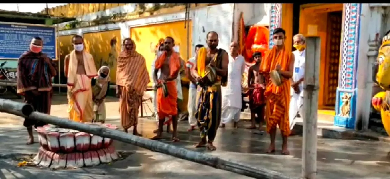  ତେଜିଲା ମନ୍ଦିର ଖୋଲିବା ଦାବି, ସକାଳ ୯ଟାରୁ ୯ ମିନିଟ୍ ପାଇଁ ବାଜିଲା ଘଣ୍ଟ ଘଣ୍ଟା