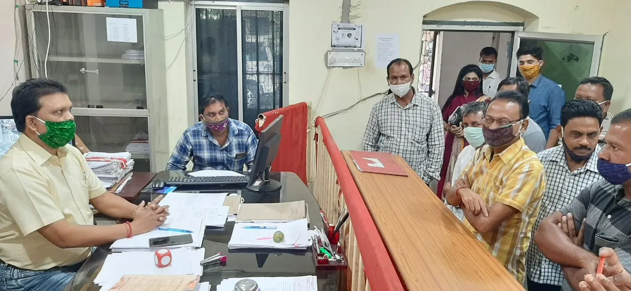  ୩ ମାସ ବିତିଲା, ଫ୍ଲୋରାଇଡ ଗ୍ୟାସ କ୍ଷତିଗ୍ରସ୍ତଙ୍କୁ ମିଳିନି ଟଙ୍କା; ତହସିଲ କାର୍ଯ୍ୟାଳୟ ଘେରିଲେ ଚାଷୀ