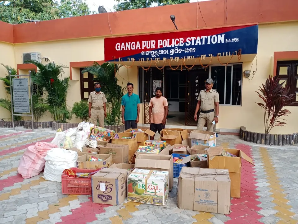  ଦୁଇଟି ବାଣ ଗୋଦାମ ଉପରେ ପୁଲିସର ଚଢାଉ ଲକ୍ଷାଧିକ ଟଙ୍କାର ବାଣ ଜବତ, ଦୁଇ ଗିରଫ