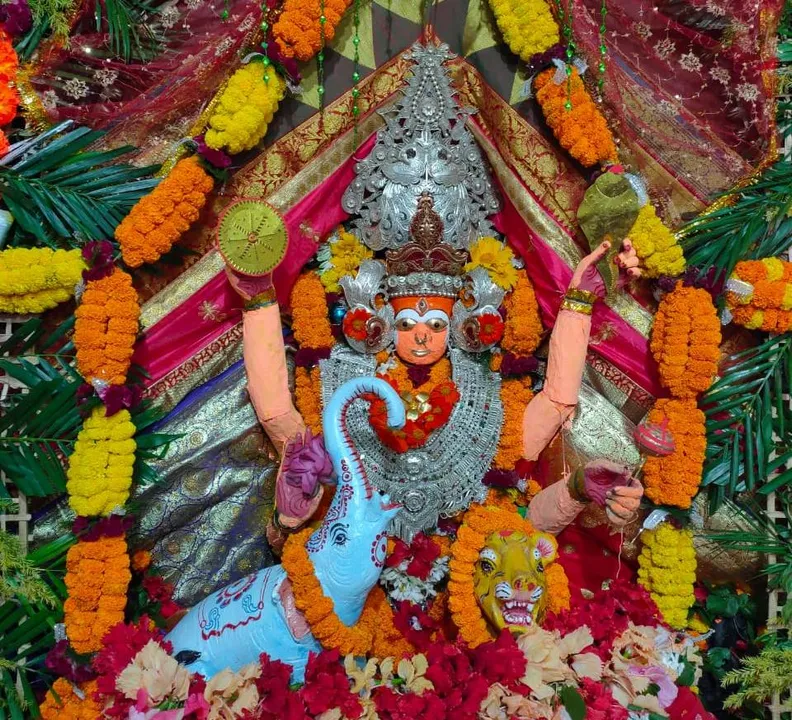  ରାଜରାଜେଶ୍ବରୀ ବେଶରେ ପୂଜା ପାଉଛନ୍ତି ଭଦ୍ରକର ଅଧିଷ୍ଠାତ୍ରୀ ଦେବା ମା' ଭଦ୍ରକାଳୀ
