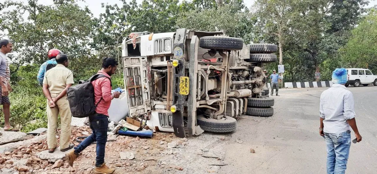  ଗହମ ବୋଝେଇ ଟ୍ରକ୍‌ ଓଲଟିଲା