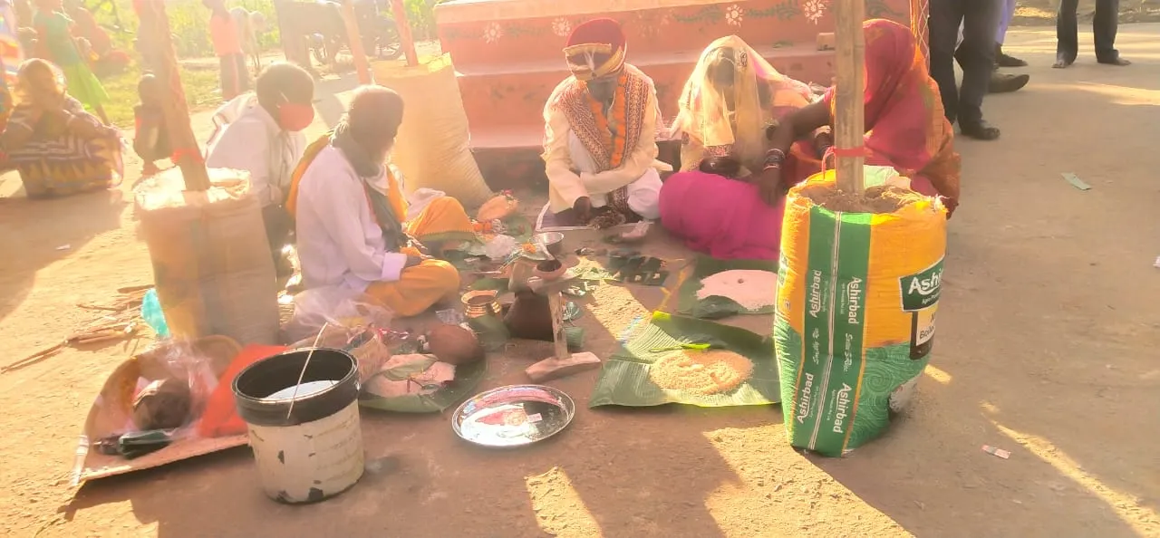 ନିରାଶ୍ରୟ ଯୁବତୀଙ୍କ ବିବାହ କରାଇଲେ ସ୍ବେଚ୍ଛାସେବୀ, ପୁଲିସ୍‌ କଲା କନ୍ୟାଦାନ