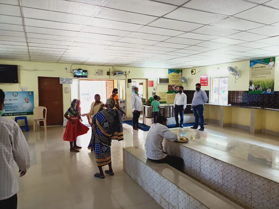  ଦୀର୍ଘ ସାତମାସ ପରେ ଖୋଲିଲା ଆହାର କେନ୍ଦ୍ର; ପ୍ରଥମ ଦିନରେ  ୧୦୦ଜଣଙ୍କ ପାଇଁ ଖାଦ୍ୟ ଆସିଲା