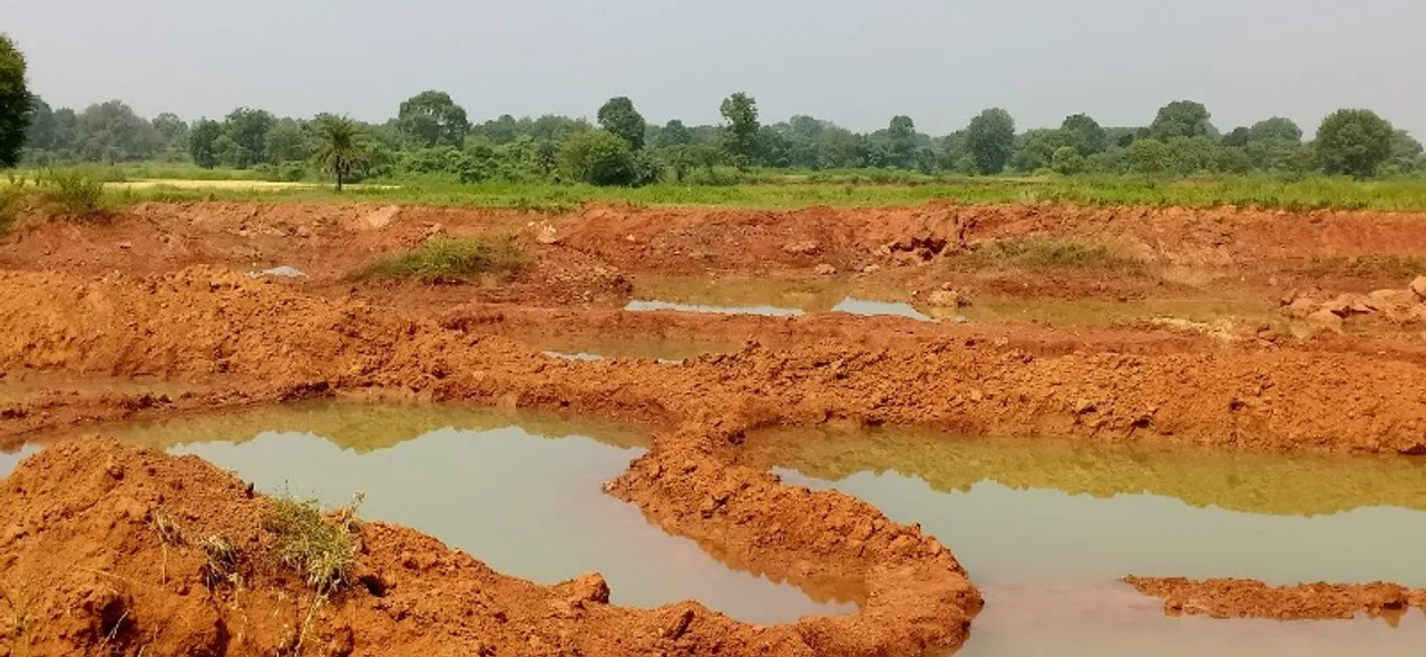  ବିଜାଡିହିରେ ମାଟି ମାଫିଆ ସକ୍ରିୟ : ଚାଲିଛି ବେଆଇନ ମାଟି ଖନନ, ବିଭାଗ ନିରବଦ୍ରଷ୍ଟା