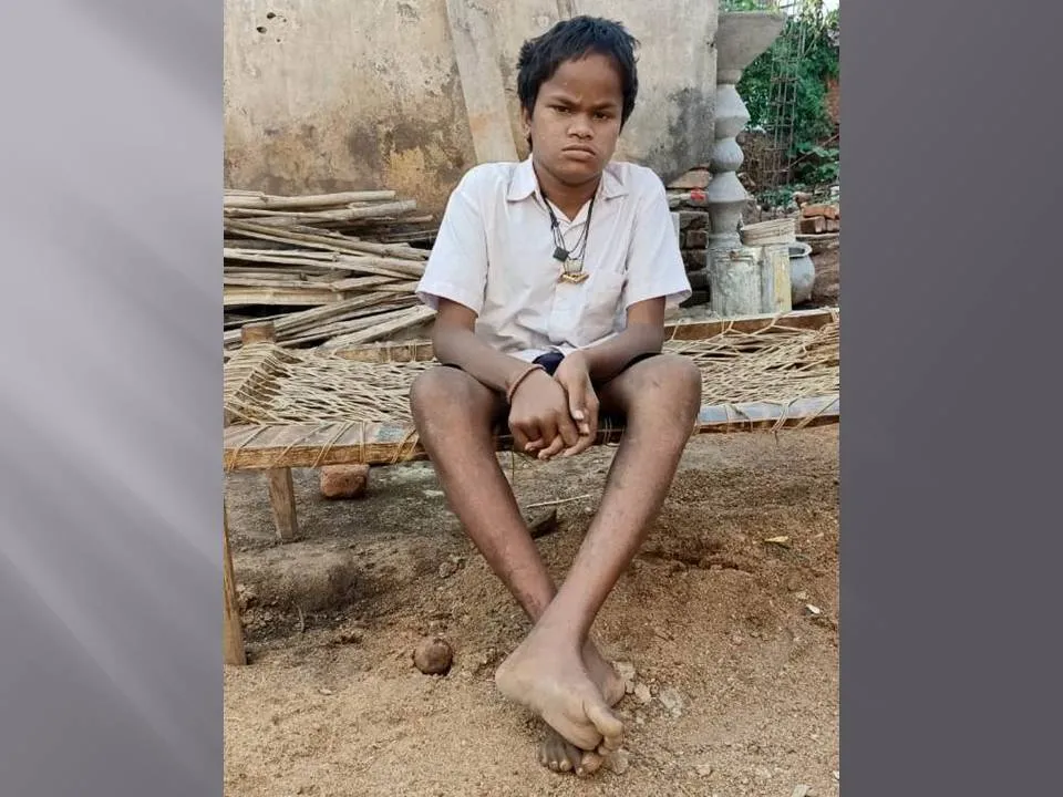  ଅସ୍ବାଭାବିକ ଭାବେ ବଢ଼ୁଛି ବାଳକଙ୍କ ମୁଣ୍ଡ, ଚିକିତ୍ସା ପାଇଁ ଅର୍ଥ ସାଜିଛି ବାଧକ