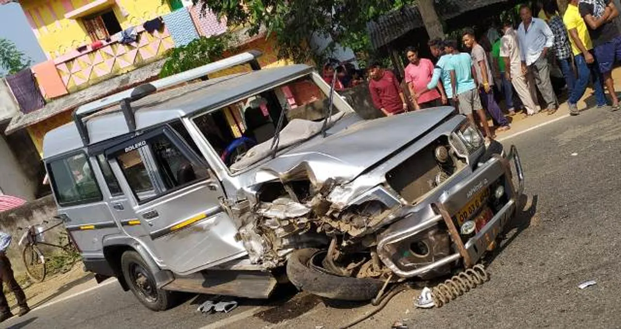 ବୋଲେରୋ ଓ ଟ୍ରକ୍ ମୁହାଁମୁହିଁ ଧକ୍କା, ଅଳ୍ପକେ ବର୍ତ୍ତିଗଲେ ଯାତ୍ରୀ