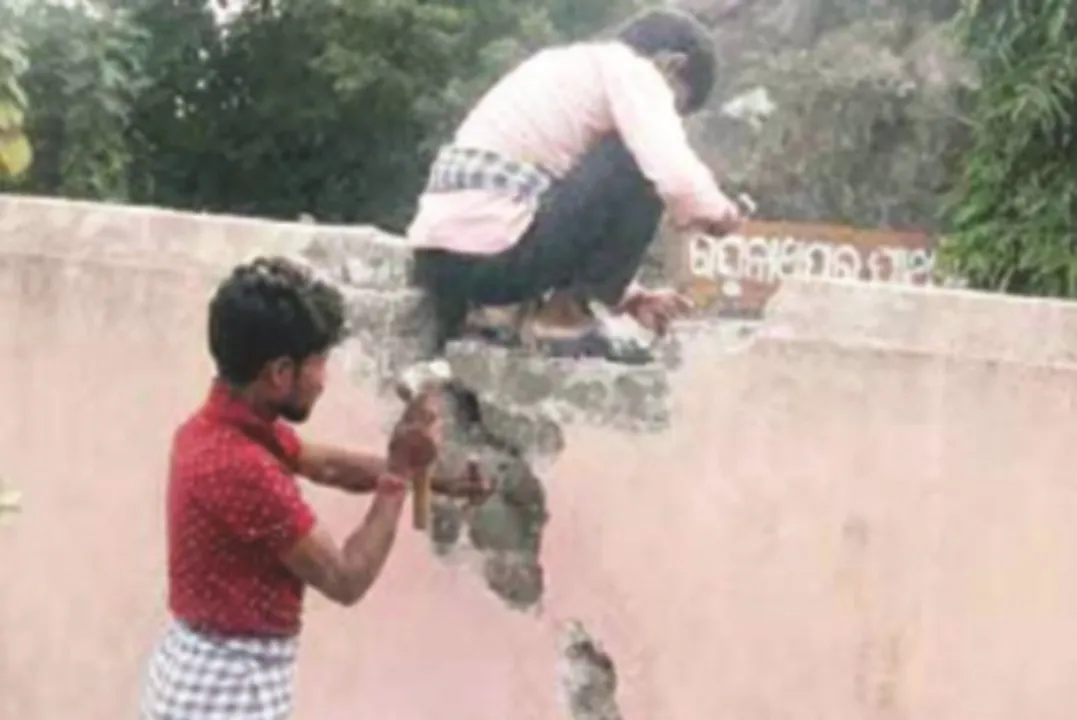  ସ୍କୁଲର ନୂଆ ପାଚେରିରେ ଫାଟ, ୪ ମାସରେ ୨ ଥର ମରାମତି