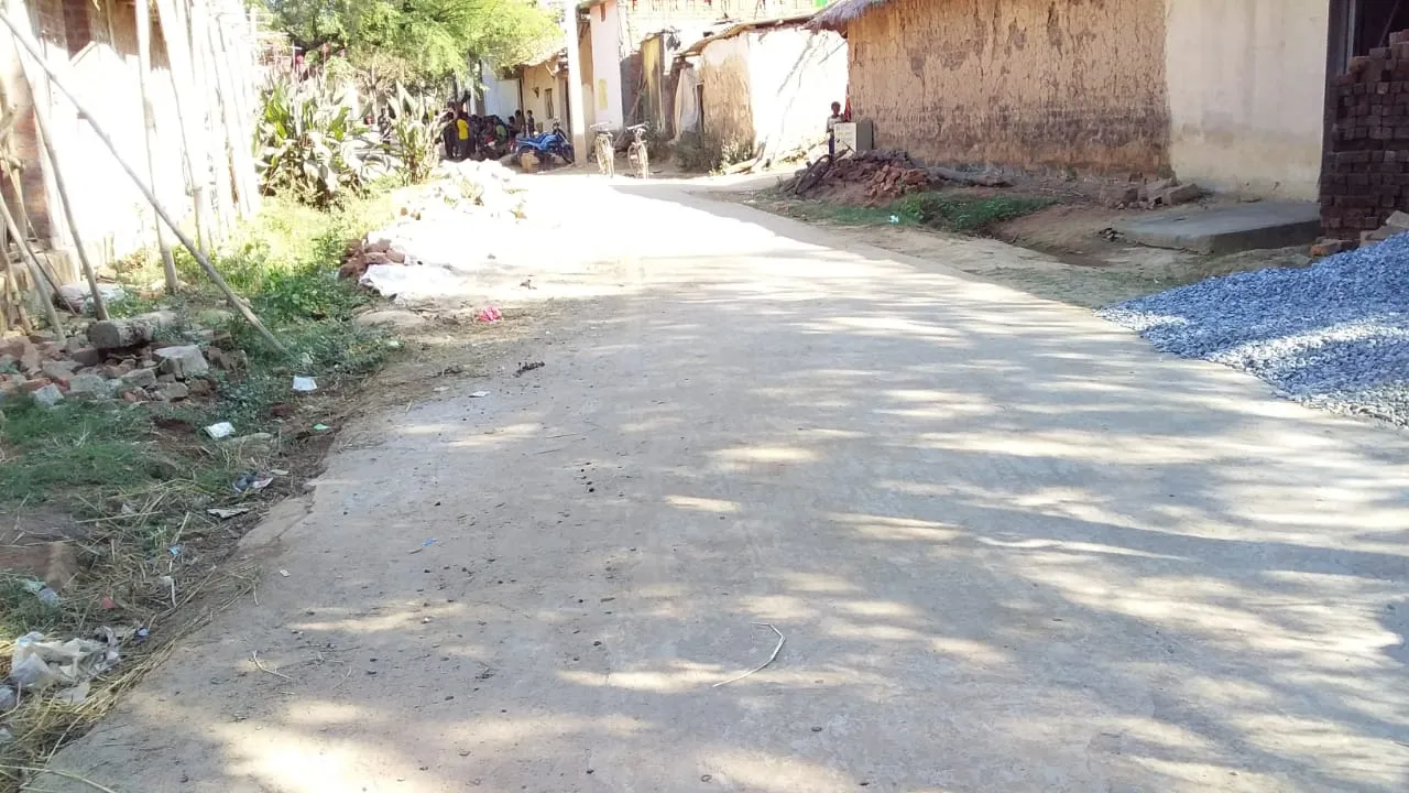  ଗାଁ ଦାଣ୍ଡରେ ଖେଳୁଥିବା ଶିଶୁକୁ କଚାଡ଼ି ମାରି ଦେଲା ଯୁବକ