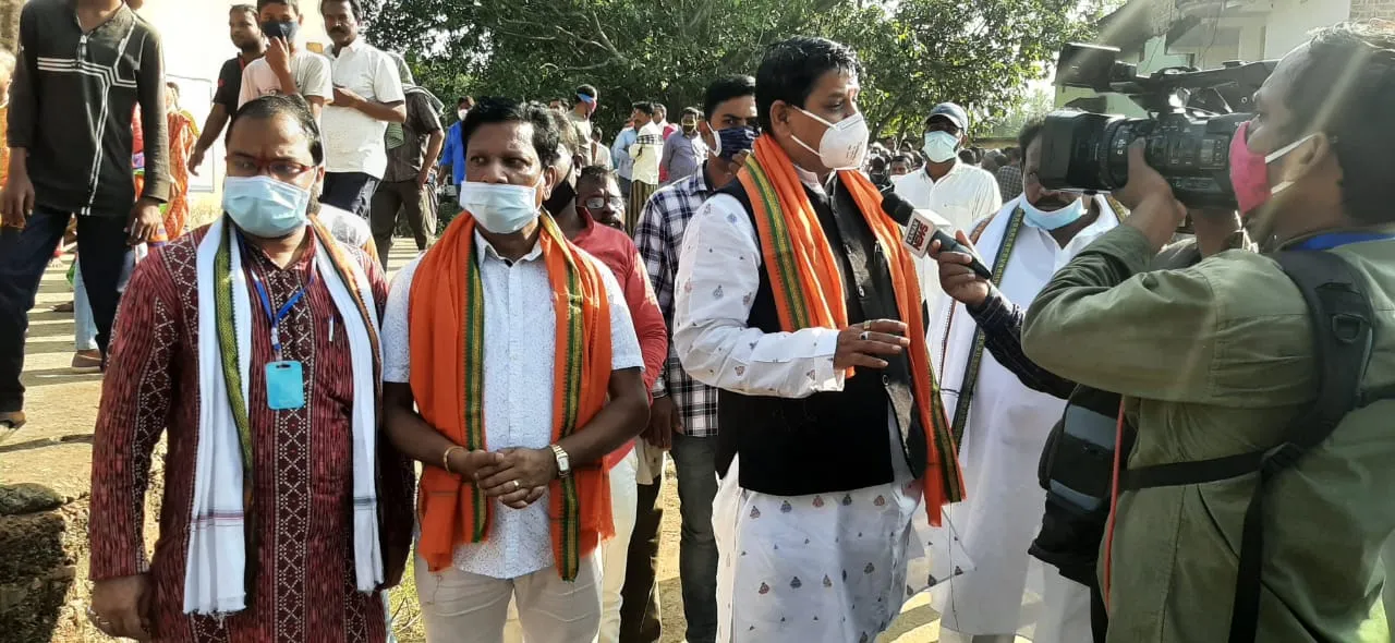  ବଢି ଚାଲିଛି ପରୀ ହତ୍ୟାକାଣ୍ଡ ତାତି: ନୟାଗଡ଼ ଗସ୍ତରେ ବଜେପିର ଉଚ୍ଚସ୍ତରୀୟ ପ୍ରତିନିଧି ଦଳ 