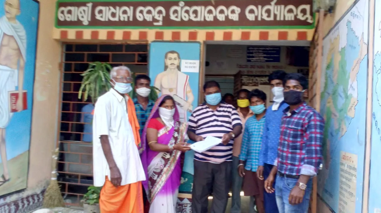  ବିଦ୍ୟାଳୟ ମିଶ୍ରଣକୁ ବିରୋଧ, ଗୋଷ୍ଠୀ ଶିକ୍ଷା ଅଧିକାରୀଙ୍କୁ ଦାବି ପତ୍ର ଦେଲେ ଗ୍ରାମବାସୀ
