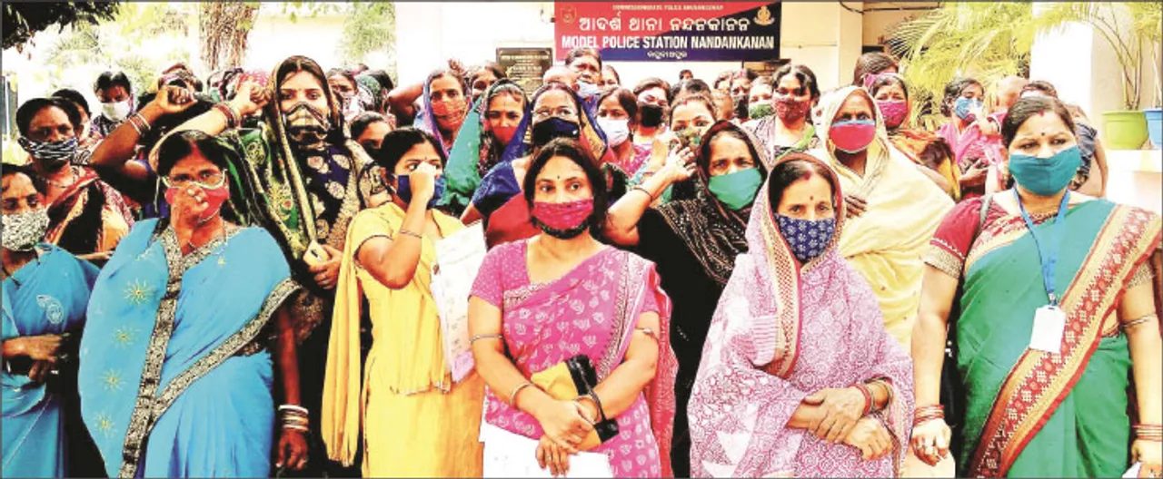  ସରପଞ୍ଚଙ୍କ ଗିରଫ ଦାବିରେ ମହିଳାଙ୍କ ଥାନା ଘେରାଉ