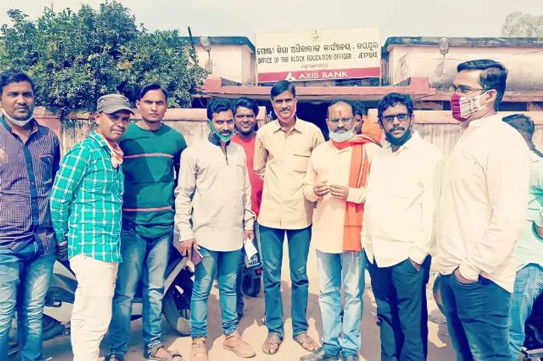  ଜିଲ୍ଲା ଶିକ୍ଷା ଅଧିକାରୀଙ୍କ କାର୍ଯ୍ୟାଳୟର କନିଷ୍ଠ କିରାଣୀ ତଥା ଆକାଉଣ୍ଟାଣ୍ଟ ପଦବୀରେ ସ୍ଥାନୀୟ ନିଯୁକ୍ତି ଦାବିକୁ ନେଇ ସ୍ୱର ଉଠିଲା