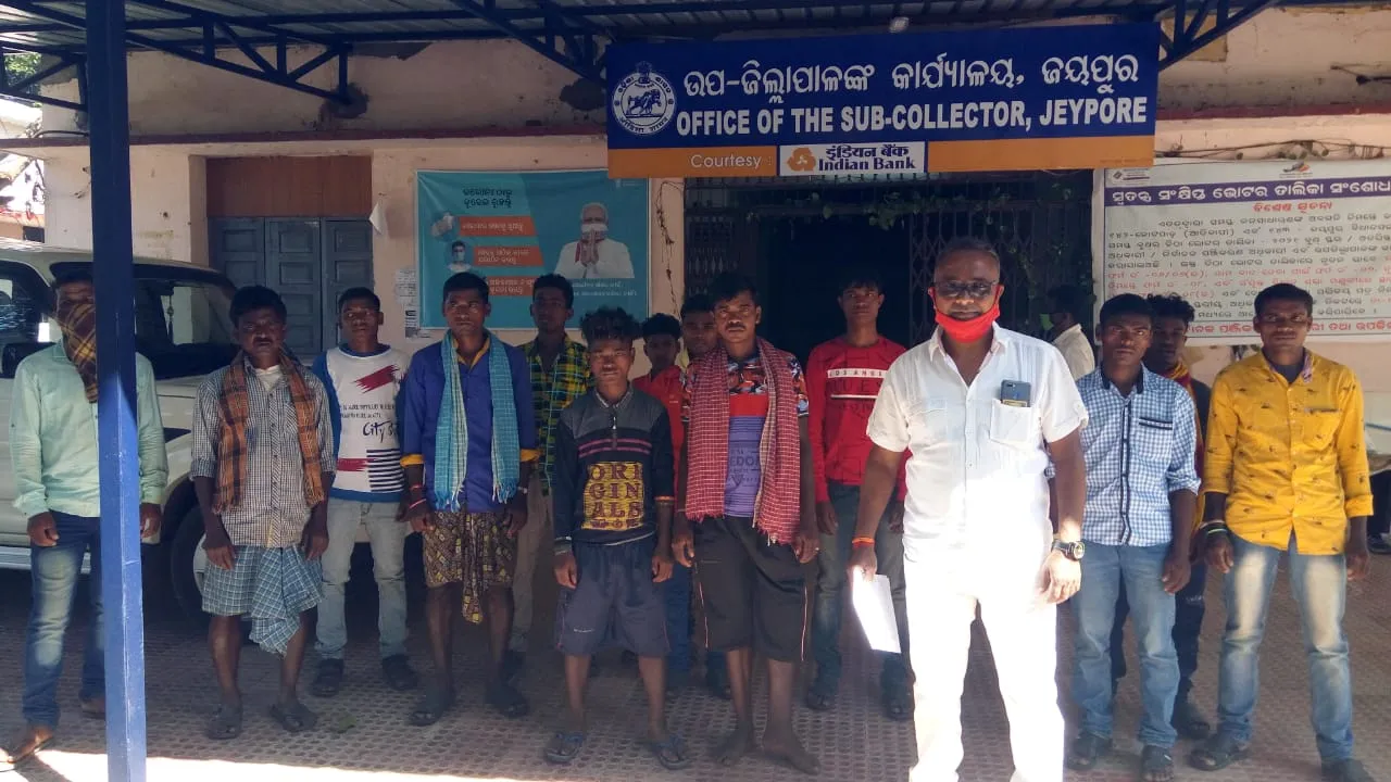  ରାଣୀଗଡ ଗାଁର ବିବିଧ ସମସ୍ୟାକୁ ନେଇ ଗ୍ରାମବାସୀ ପ୍ରଧାନମନ୍ତ୍ରୀଙ୍କ ଉଦ୍ଦେଶ୍ୟରେ ଦେଲେ ସ୍ମାରକପତ୍ର