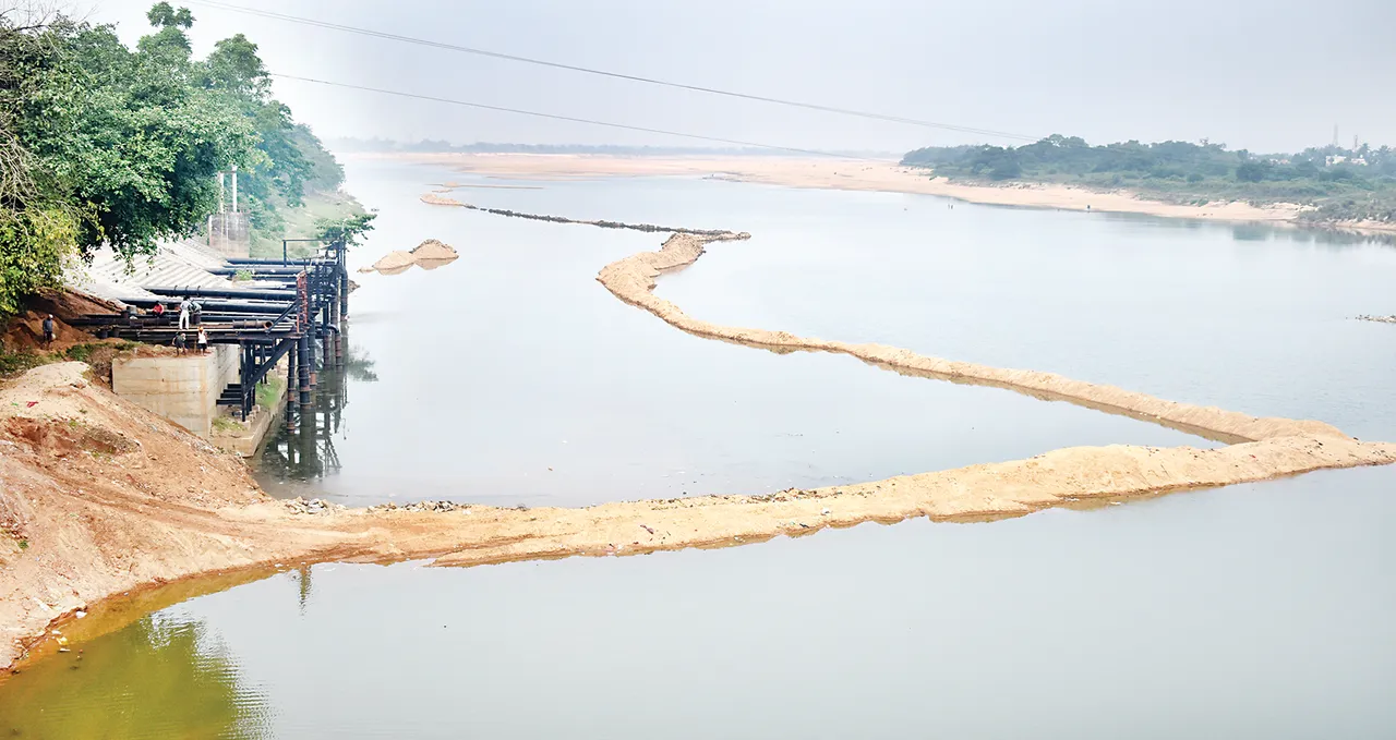  ଭୁବନେଶ୍ୱରକୁ ଜଳ ଚିନ୍ତା : କୁଆଖାଇ-କୁଶଭଦ୍ରାରେ ବାଲିବନ୍ଧ, ବ୍ୟାରେଜ୍‌ ନିର୍ମାଣ ଫାଇଲ୍‌ ତଳେ