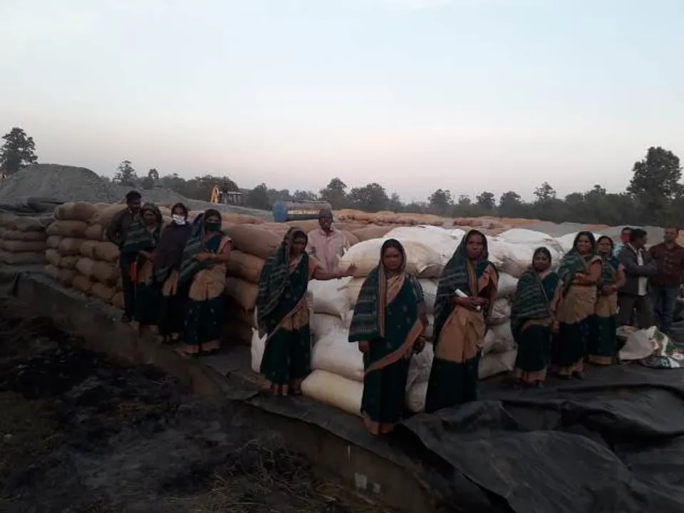  କୁଚିଣ୍ଡା ଉପଖଣ୍ଡରେ ଖୋଲା ଆକାଶ ତଳେ ୨୮ ହଜାର ୬୯୦ ପ୍ୟାକେଟ ଧାନ; ଯାଉ ନାହାନ୍ତି ମିଲର, ପ୍ରଶାସନ ବିରୋଧରେ କୁହୁଳୁଛି ଅସନ୍ତୋଷ