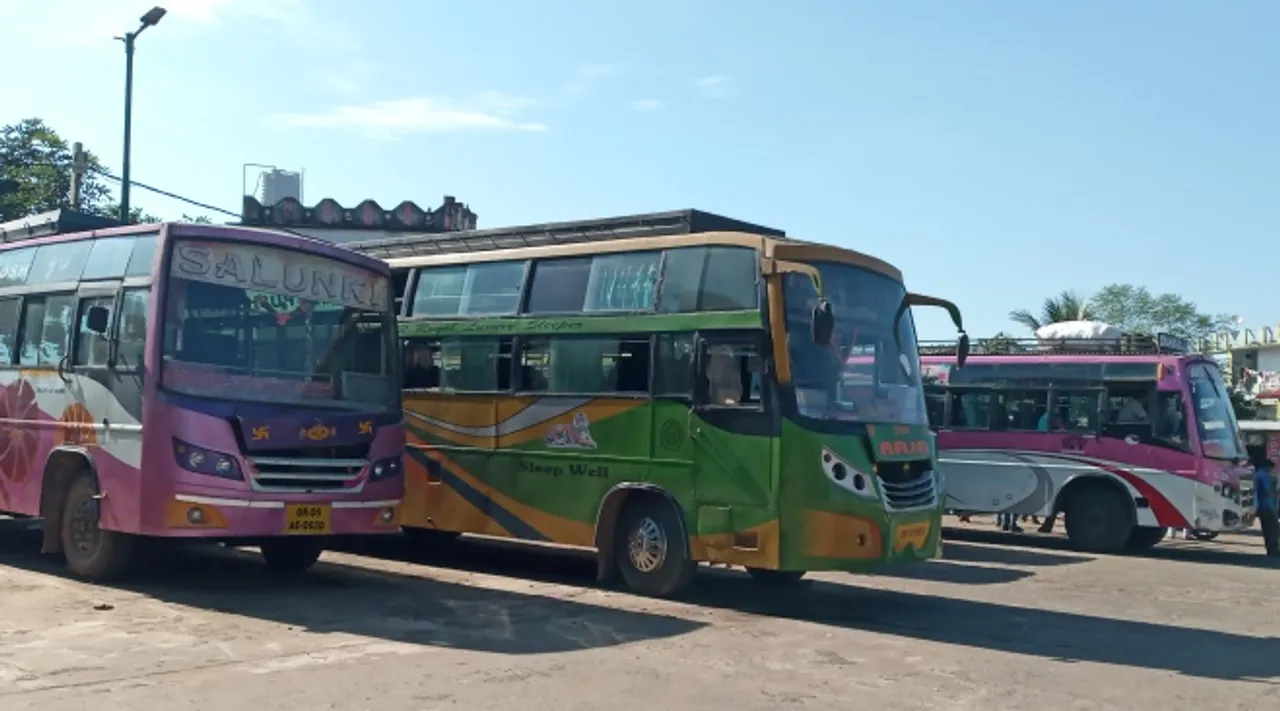  କନ୍ଧମାଳରେ ବସ୍ ସେବା: ଯାତ୍ରୀ ହେଉ ନଥିବାରୁ ପଡି ରହିଛି ଅଧା ବସ