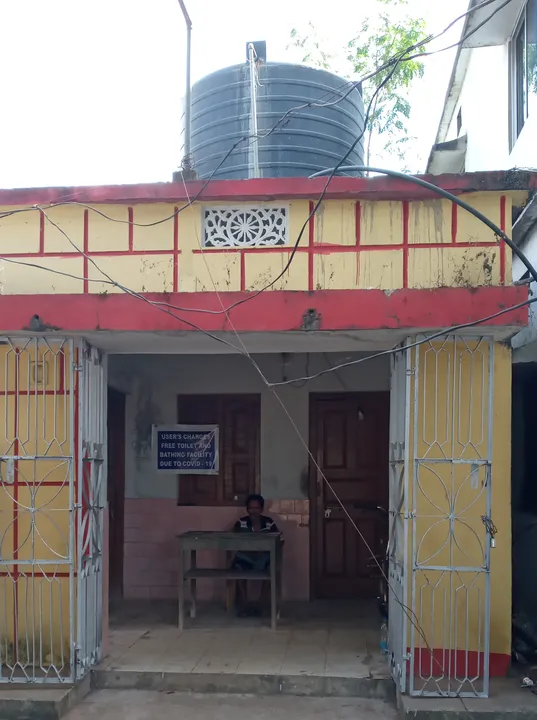  ଯାତ୍ରୀଙ୍କ ଦୁଃଖ: ଶୌଚ ପାଇଁ କିଣୁବାକୁ ପଡୁଛି ପାଣି ବୋତଲ