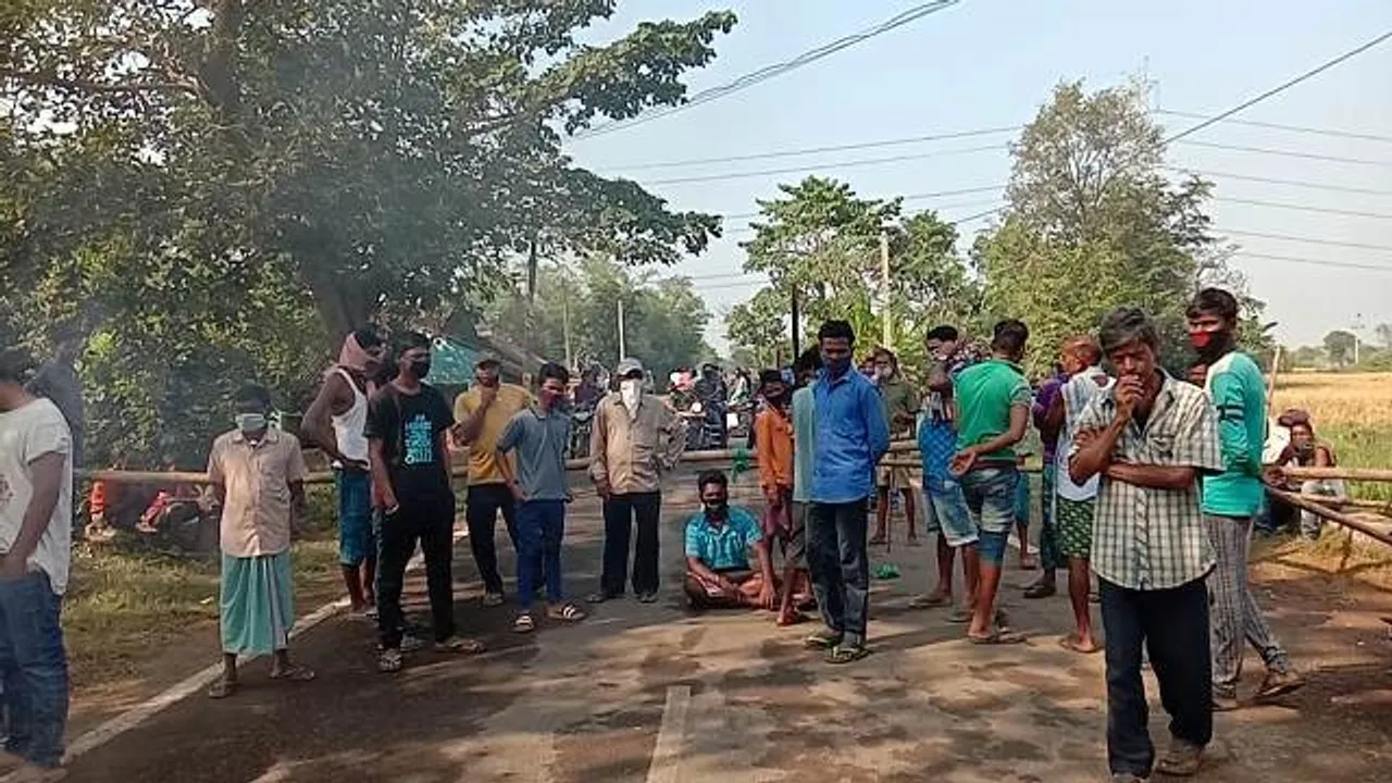  ଡ୍ରେନେଜ ସମସ୍ୟାକୁ ନେଇ ବାରିପଦା-ଲୁଲୁଙ୍ଗ୍ ରାସ୍ତା ଅବରୋଧ, ସମସ୍ୟାରେ ପଡ଼ିଲେ ପର୍ଯ୍ୟଟକ