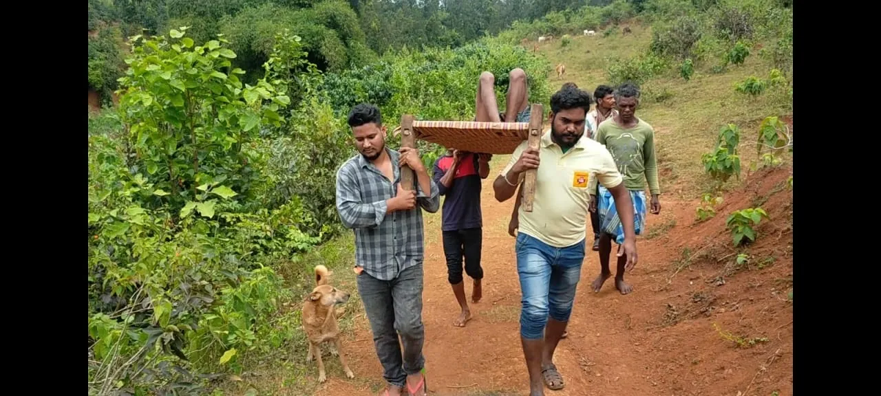  ପୁଣି ରାସ୍ତା ସମସ୍ୟା: ୩ କିମି ଖଟିଆରେ ବୁହାହେଲେ ଗୁରୁତର ରୋଗୀ