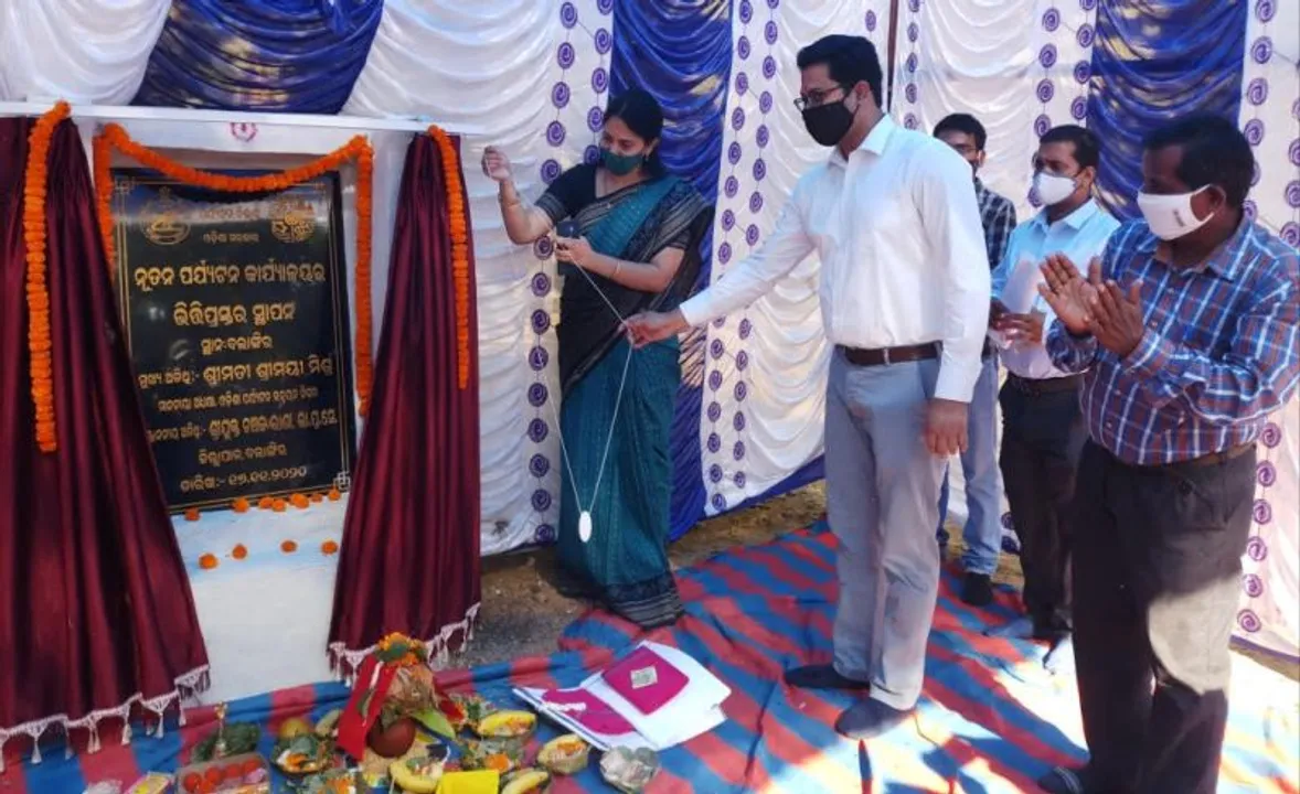  ଓଟିଡିସି ପକ୍ଷରୁ ବଲାଙ୍ଗୀର- ହରିଶଙ୍କର ବସସେବା ଶୁଭାରମ୍ଭ, ପର୍ଯ୍ୟଟନ କାର୍ଯ୍ୟାଳୟ ନୂତନ କୋଠା ପାଇଁ ଶିଳାନ୍ୟାସ