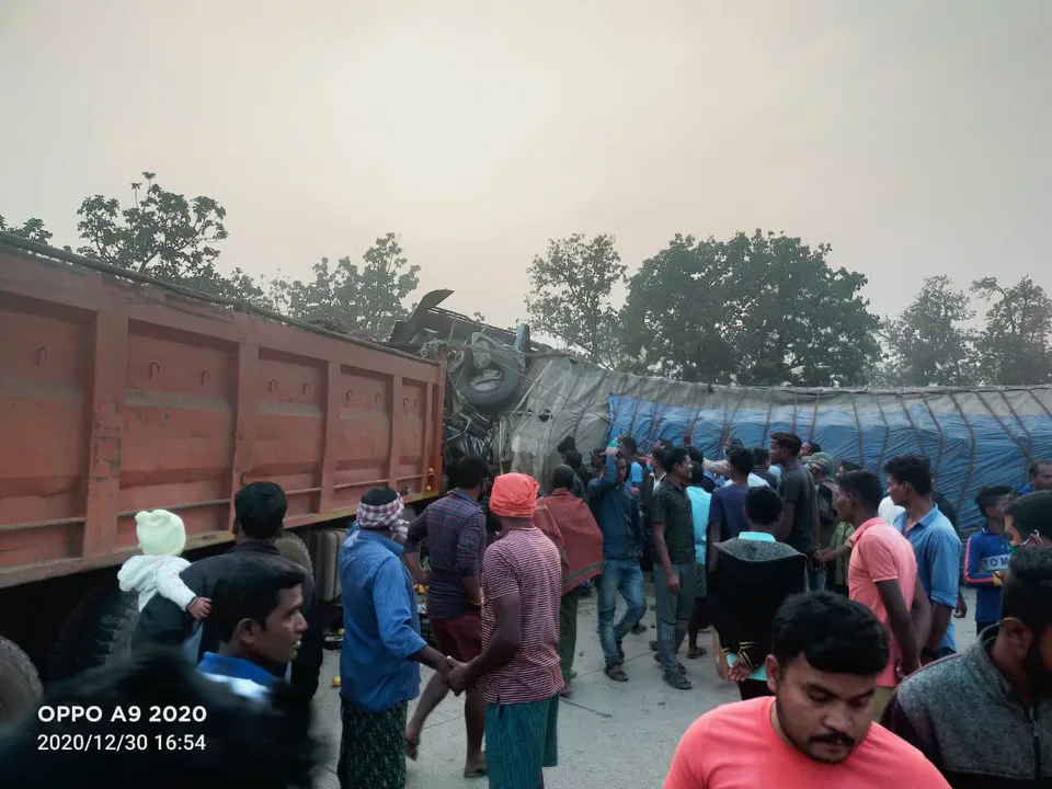  ଦୁଇ ଟ୍ରକ୍‌ ମୁହାଁମୁହିଁ; ଜଣେ ଚାଳକ ମୃତ