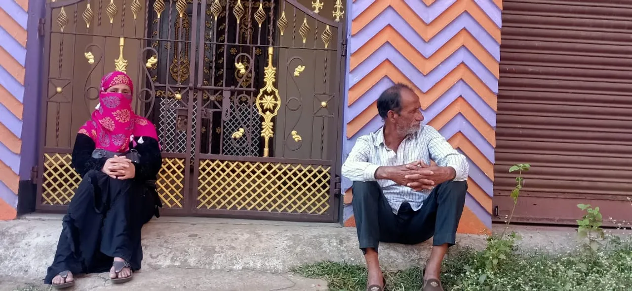  ମାଡ଼ମାରି ବୋହୂକୁ ଘରୁ ତଡ଼ିଦେଲେ: ବାପାଙ୍କ ସହ ଶ୍ୱଶୁର ଘର ଆଗରେ ଧାରଣରେ ବସିଲେ ମହିଳା