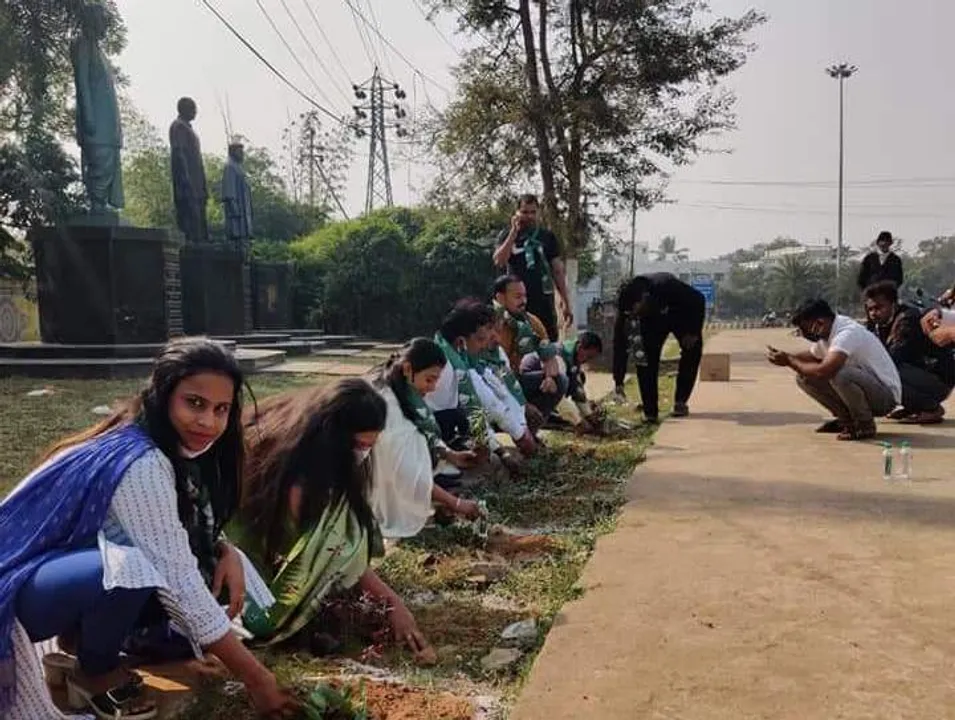  ବିଜେଡି ପ୍ରତିଷ୍ଠା ଦିବସ ଅବସରରେ ରକ୍ତଦାନ ଶିବିର ଓ ବୃକ୍ଷରୋପଣ