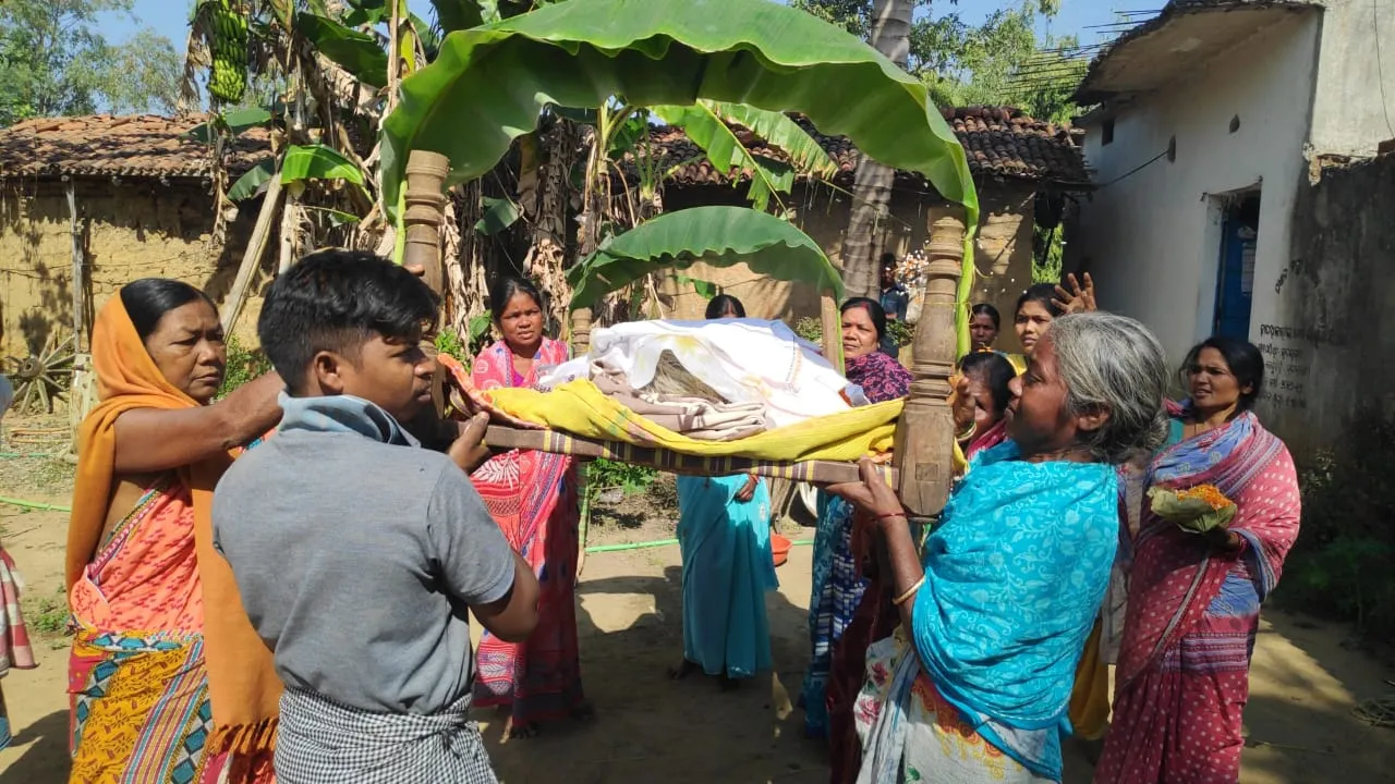  ଝିଅ ବୋଲି ତ କ’ଣ ହେଲା: ବାପାଙ୍କ ପାଇଁ ମାଲଭାଇ ସାଜିଲେ ଚାରି ଝିଅ