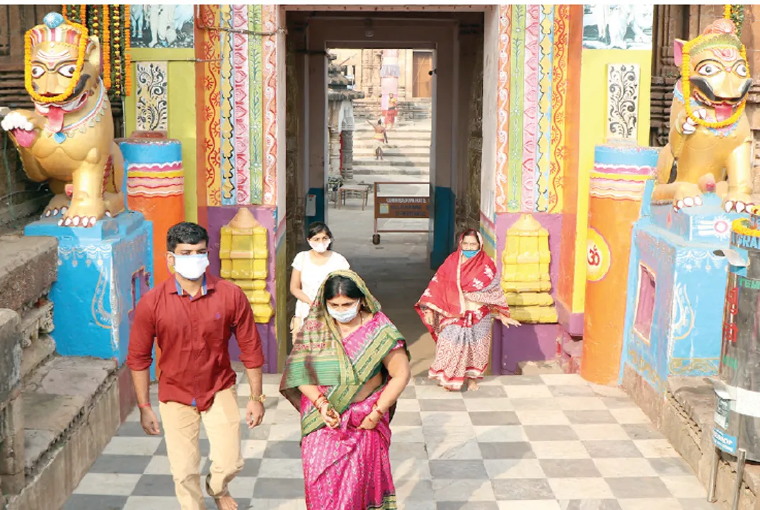  ଶ୍ରୀଲିଙ୍ଗରାଜଙ୍କୁ ଦର୍ଶନ କଲେ ସେବାୟତ ପରିବାର