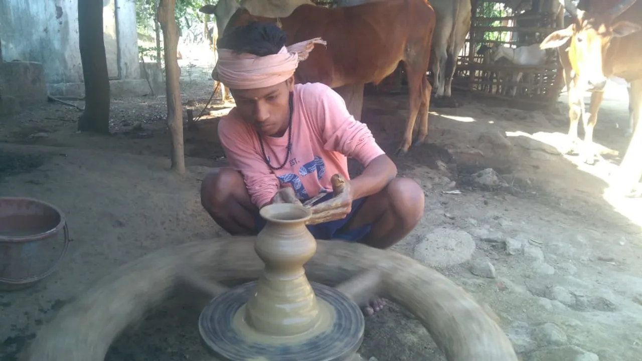  ଲୁପ୍ତ ହେବା ଅପେକ୍ଷାରେ ଗ୍ରାମୀଣ କୌଳିକ ବୃତ୍ତି: ୧୫ ବର୍ଷ ହେଲା ନିର୍ମାଣ ହୋଇପାରିନି କୁମ୍ଭାରଶାଳ