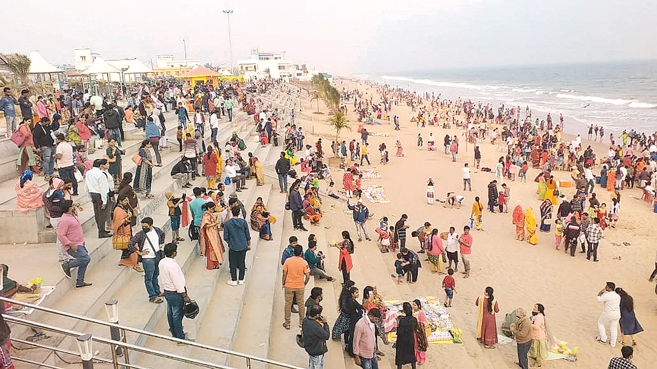  ଗୋପାଳପୁର ବେଳାଭୂମି ଲୋକାରଣ୍ୟ, ମହୋତ୍ସବର ଭ୍ରମ