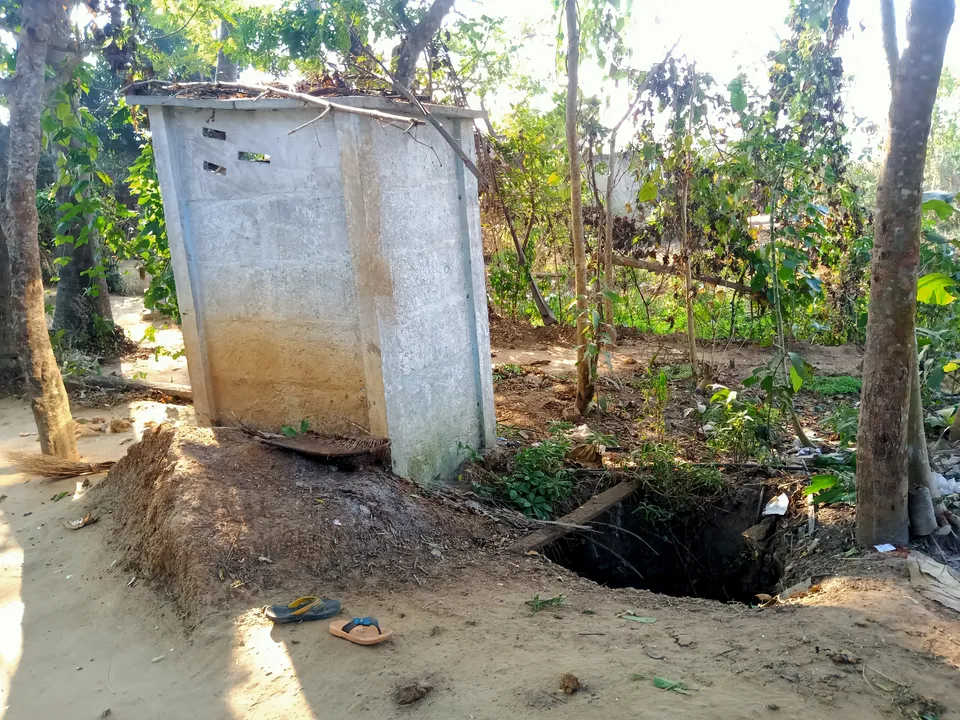  କୁଡ଼ୁତାଇରେ ସ୍ବଚ୍ଛ ଯୋଜନା ପାଇଖାନା କାମ ଅଧପନ୍ତରିଆ, ଧରାଦେଉନି ଠିକା ସଂସ୍ଥା
