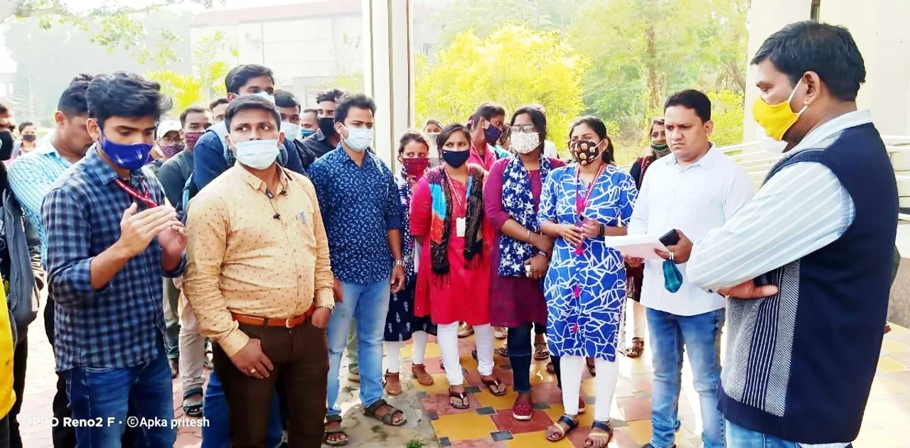  ଏଫ୍‌ଏମ୍‌ୟୁରେ ଅଫ୍‌ଲାଇନ୍‌ ପରୀକ୍ଷା ନିଷ୍ପତ୍ତିକୁ ଛାତ୍ରଛାତ୍ରୀଙ୍କ ବିରୋଧ