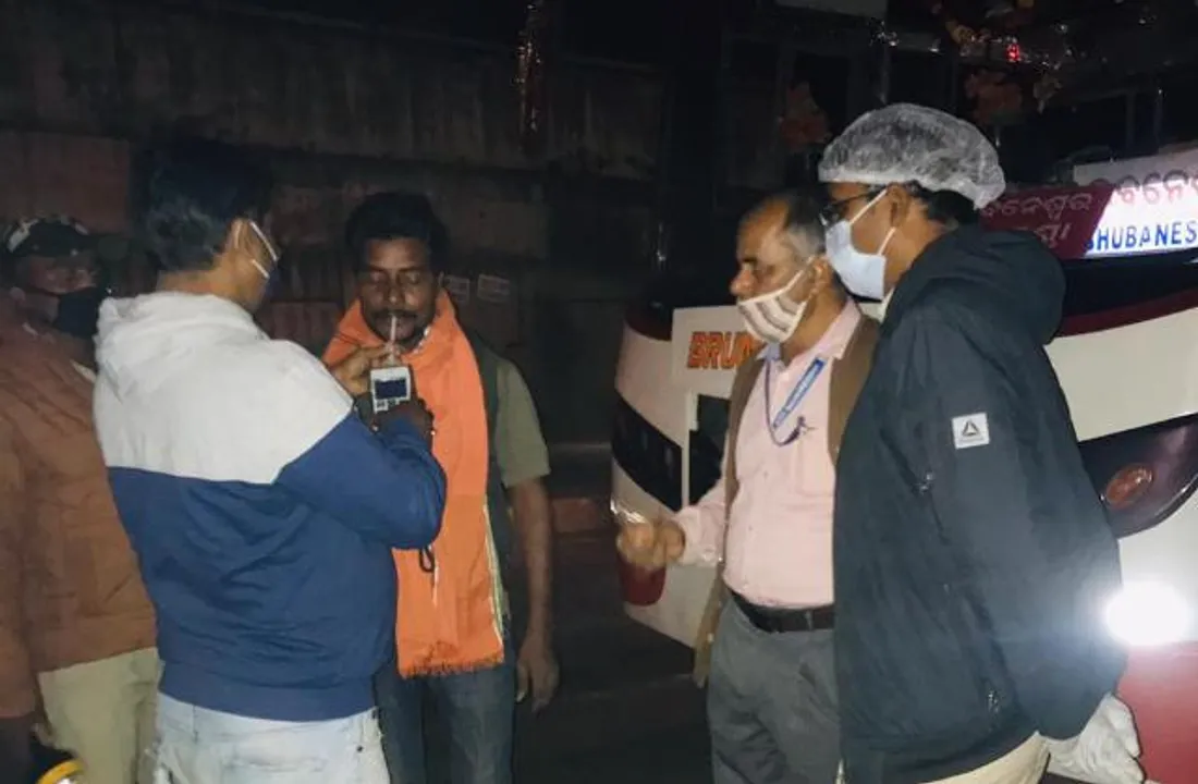  ଭୁବନେଶ୍ୱରରେ ୨ ମଦୁଆ ଚାଳକଙ୍କୁ ୨୦ ହଜାର ଟଙ୍କା ଜରିମାନା
