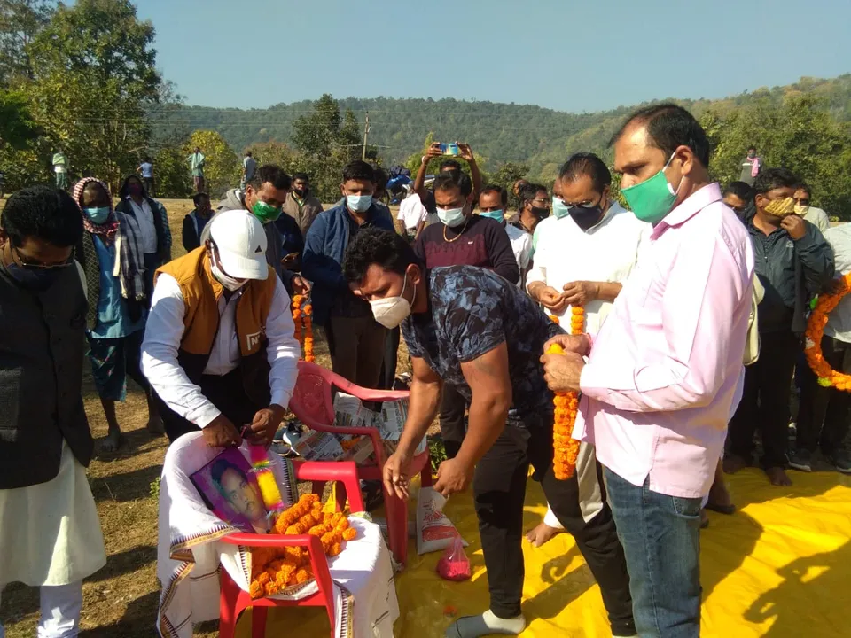 କଳାହାଣ୍ଡି ଜିଲ୍ଲା ମଙ୍ଗଳ ଅଧିକାରୀ ନନ୍ଦଲାଲଙ୍କର ରାଷ୍ଟ୍ରୀୟ ସମ୍ମାନ ସହ ଶେଷକୃତ୍ୟ ସମ୍ପନ୍ନ