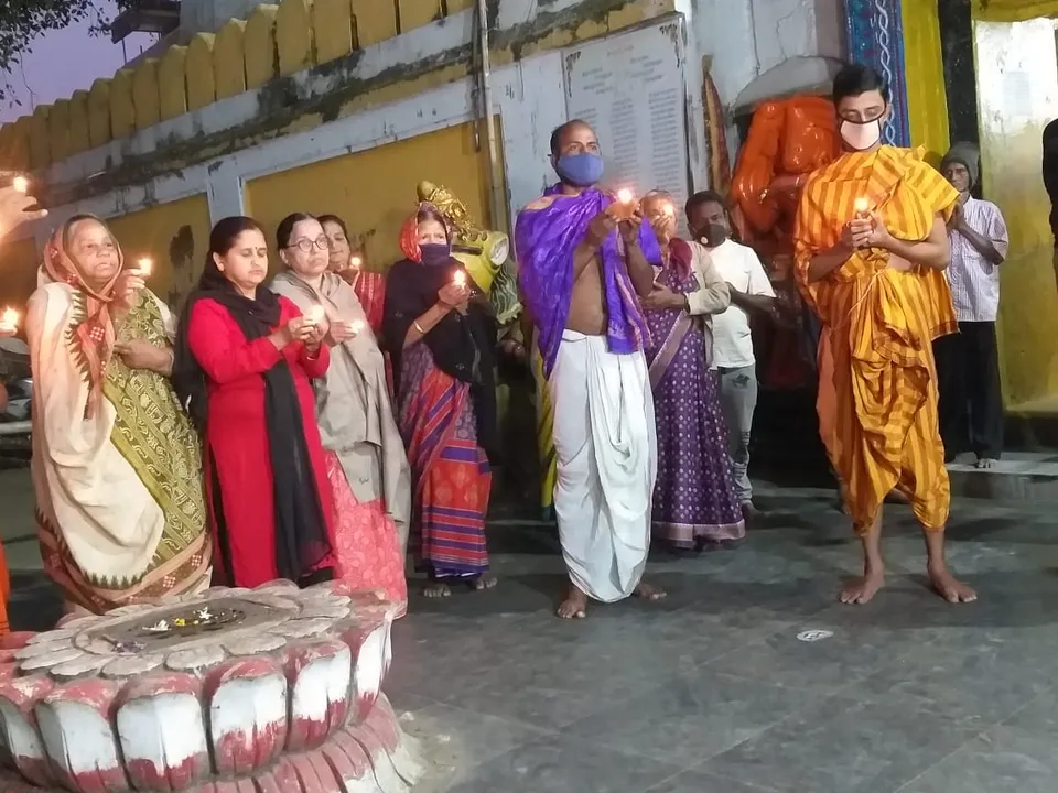  ଭକ୍ତମାନଙ୍କ ନିମନ୍ତେ ସମସ୍ତ ମନ୍ଦିର ଖୋଲାଯିବା ଦାବି, ଦୀପଦାନ କରି ପ୍ରତିବାଦ କଲେ ସେବାୟତ