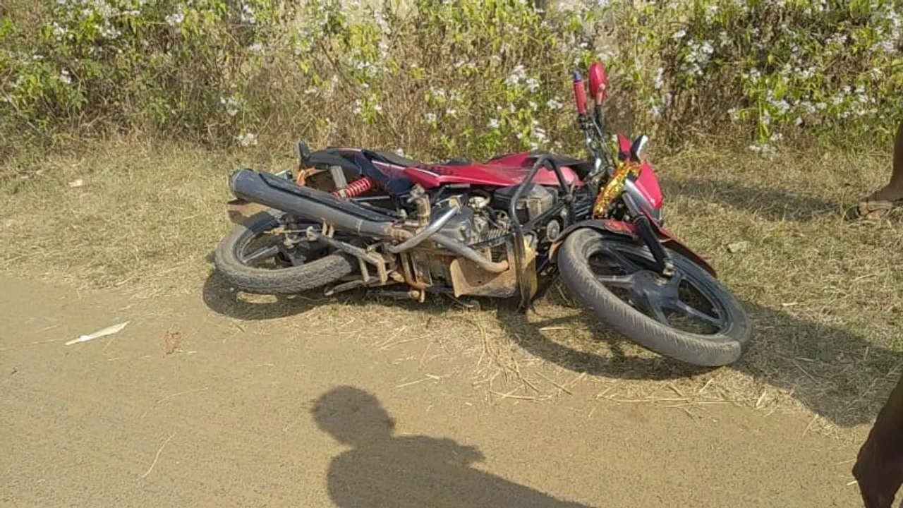  ଯାତ୍ରୀବାହୀ ବସ୍‌ ଓ ବାଇକ୍‌ ମଧ୍ୟରେ ମୁହାଁମୁହିଁ ଧକ୍କା, ଗୁରୁତର ତିନି ଭାଇଙ୍କୁ ହସ୍‌ପିଟାଲରେ ଭର୍ତ୍ତି