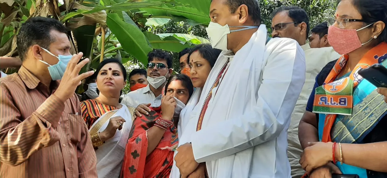  ପରୀ ପରିବାରକୁ ଭେଟିଲେ ବିଜେପିର ରାଷ୍ଟ୍ରୀୟ ମୁଖପାତ୍ର ସମ୍ବିତ ପାତ୍ର, ମନ୍ତ୍ରୀ ଅରୁଣ ସାହୁଙ୍କ ଇସ୍ତଫା ଦାବି କଲେ