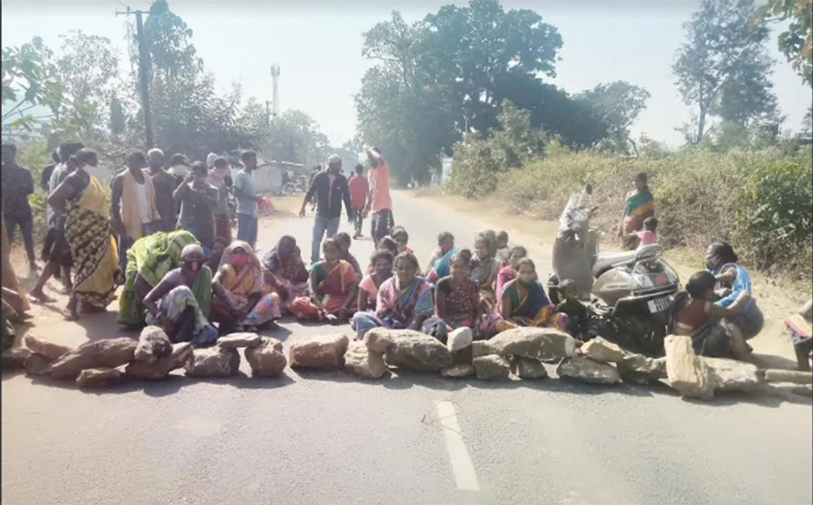  ନୂଆ ମାର୍କେଟ୍ କମ୍ପ୍ଲେକ୍ସ୍ ନିର୍ମାଣକୁ ବିରୋଧ, ପାରଳା-ବ୍ରହ୍ମପୁର ରାସ୍ତା ୩ ଘଣ୍ଟା ଅବରୋଧ